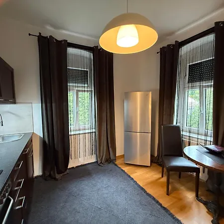 Komposch - Adults Only 라이프니츠