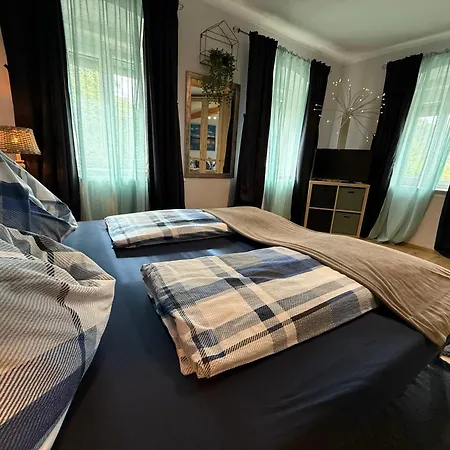 Komposch - Adults Only * 라이프니츠