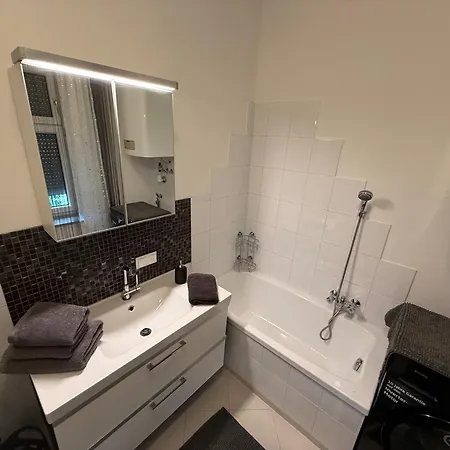 Komposch - Adults Only *