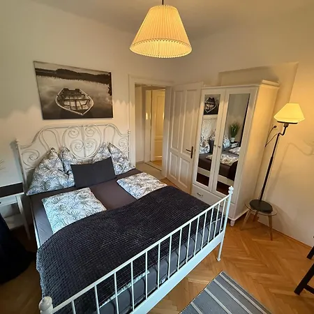 Komposch - Adults Only *