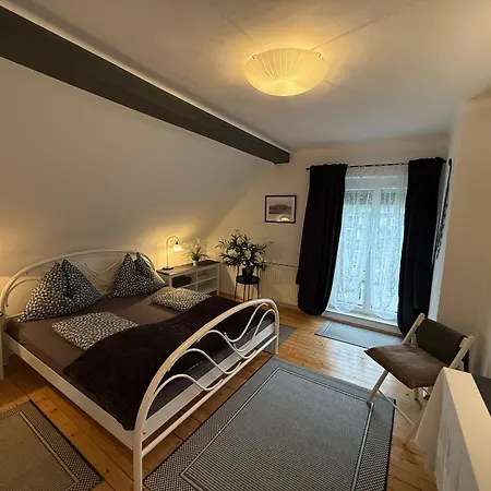 Komposch - Adults Only 라이프니츠