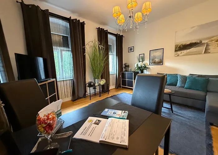 Komposch - Adults Only *