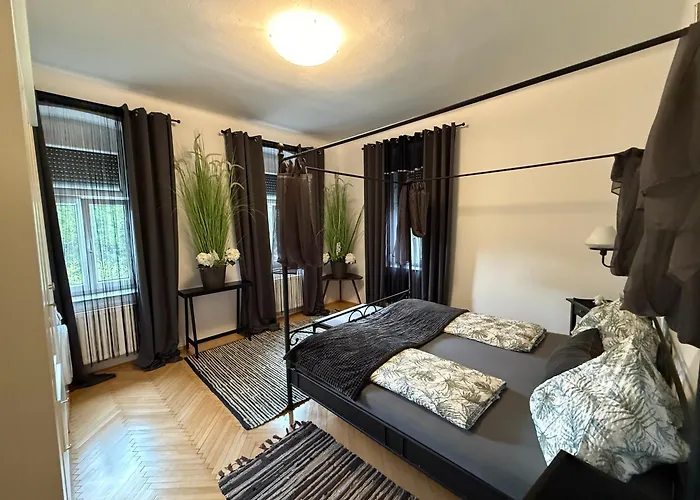 Komposch - Adults Only * Reifnitz