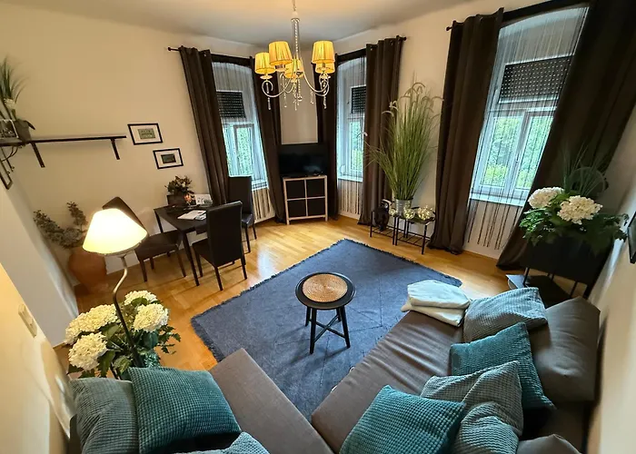 Komposch - Adults Only *