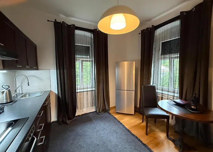 Komposch - Adults Only רייפניץ