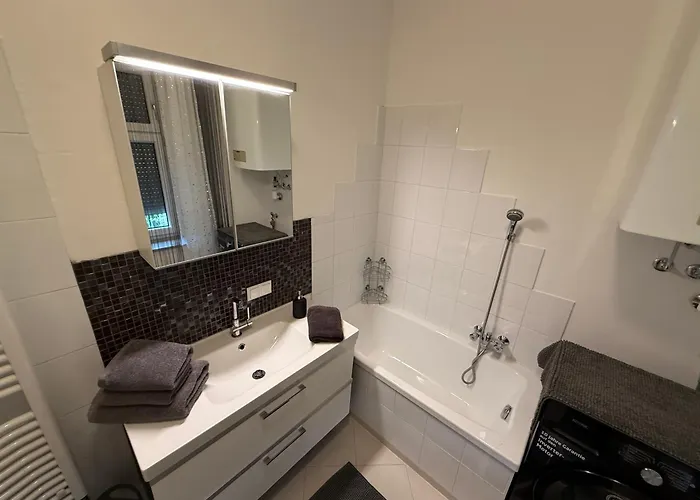 Komposch - Adults Only *