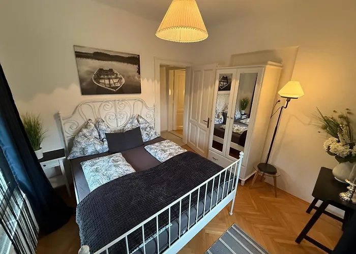 Komposch - Adults Only *